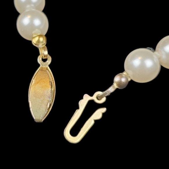 Vintage Faux Pearl Bracelet Hand Knotted Strand Creamy White Decorative Clasp 7" - Picture 4 of 5